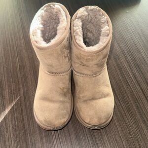 Kids size 1 beige UGG